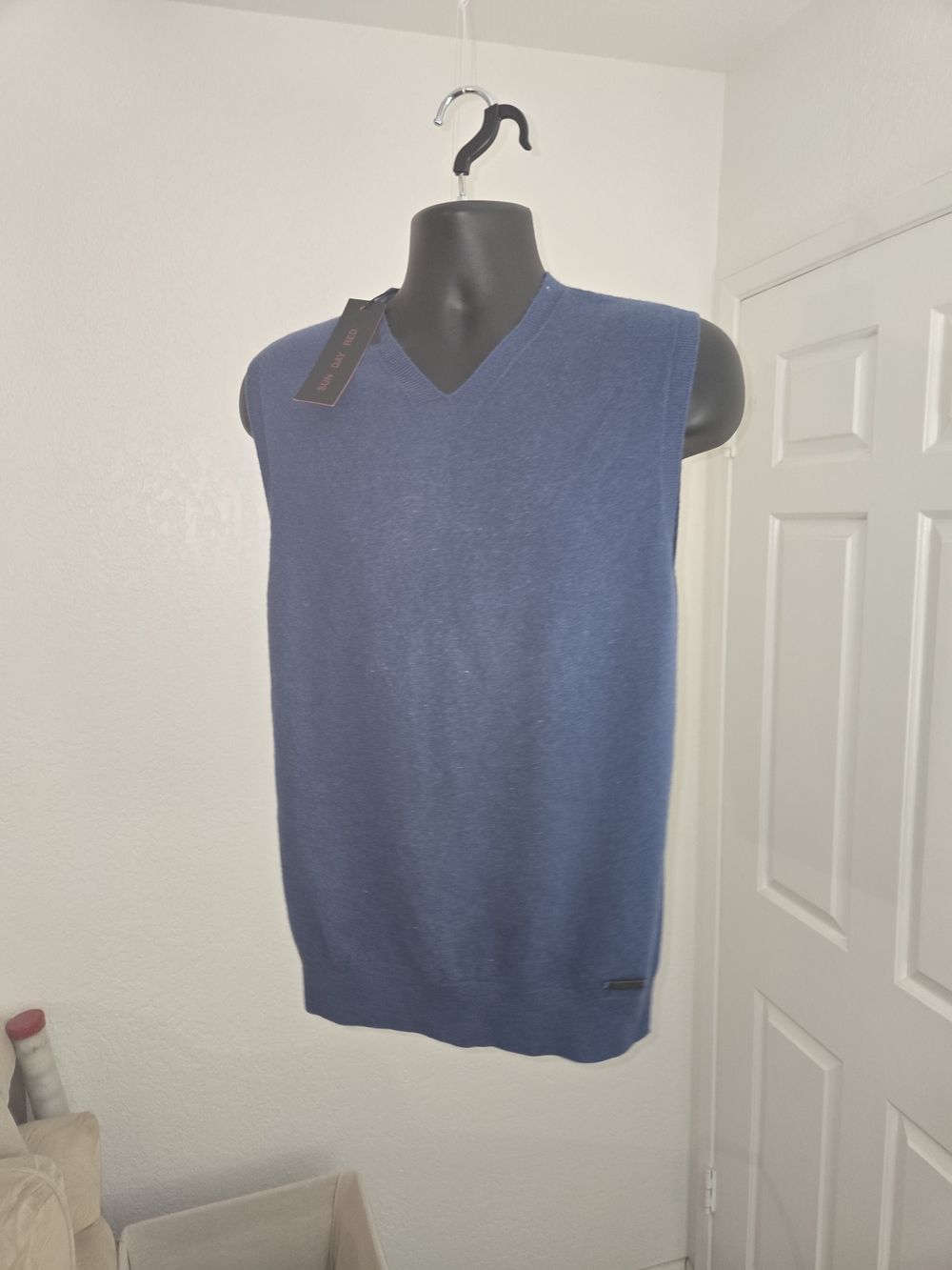 Sun Day Red 3D Cashmere V-Neck Vest – Navy – Medium